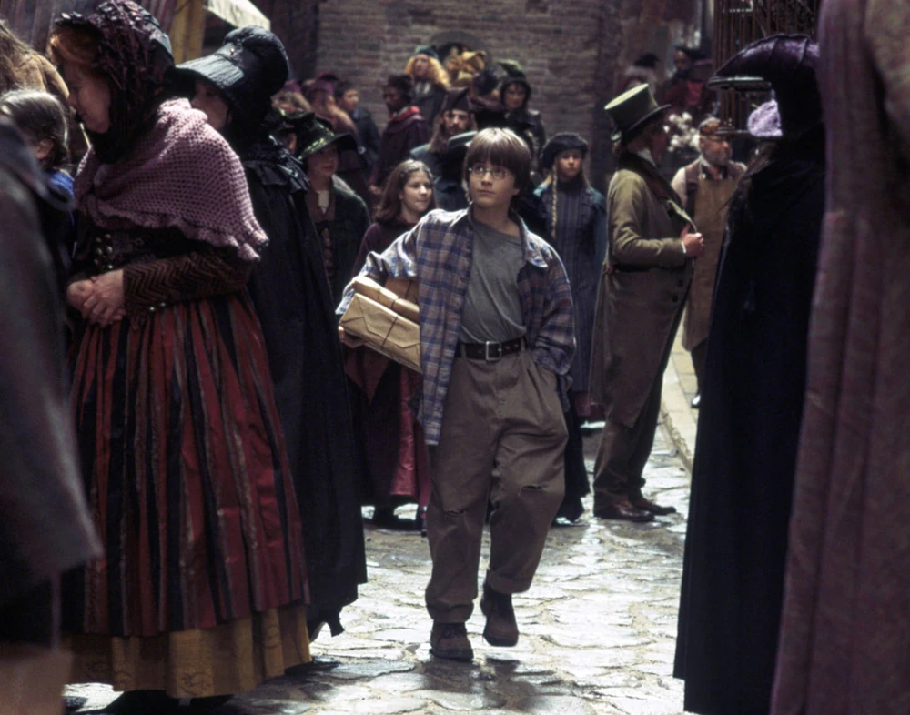 Harry-enters-diagon-alley